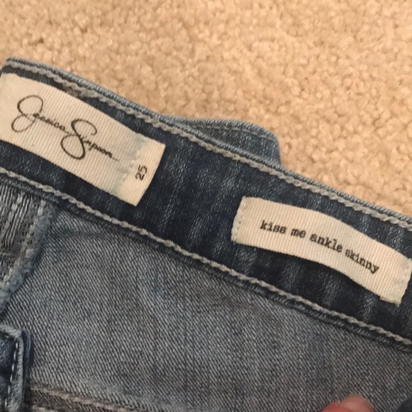 Distressed ankle skinny jeans - Picture 2 of 5